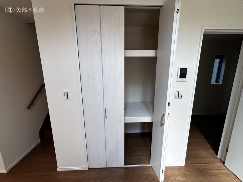 ���r���O���[