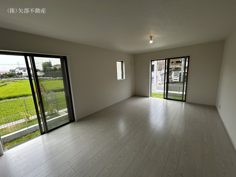 ���r���O