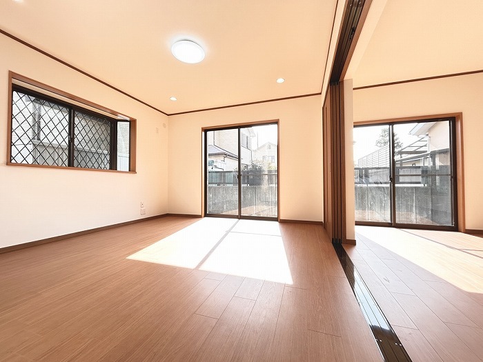 ���r���O