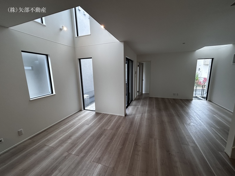 ���r���O