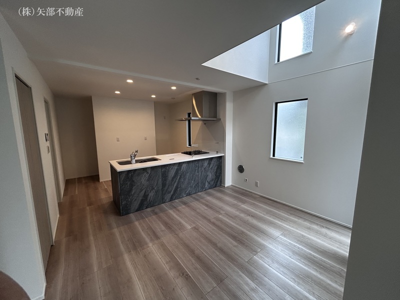 ���r���O