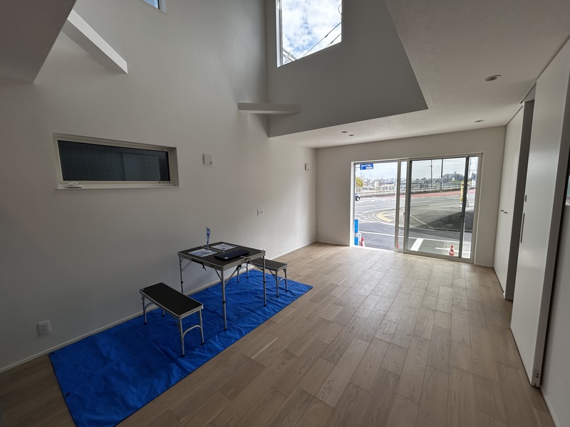 ���r���O