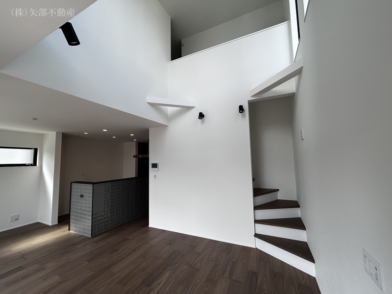 ���r���O