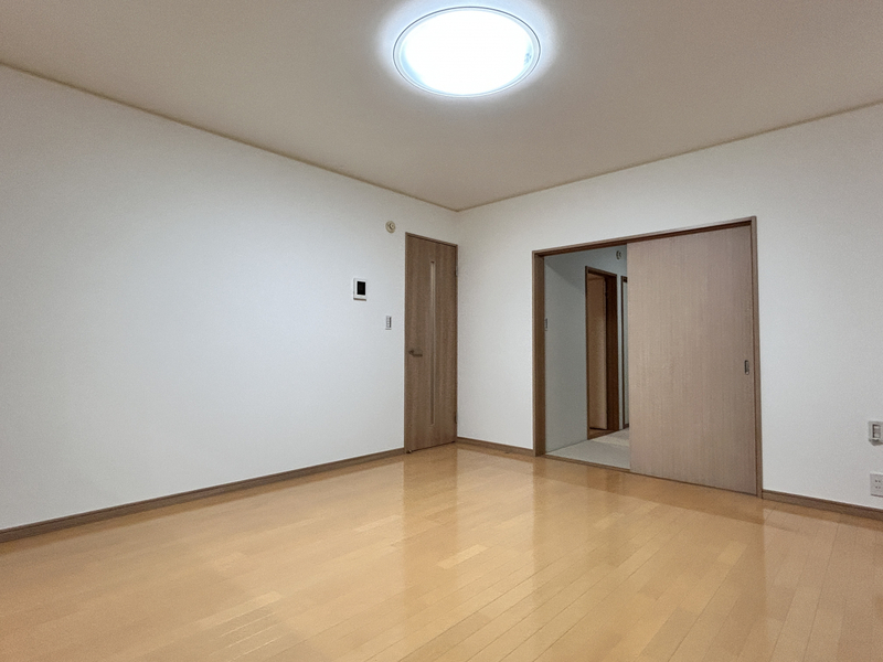 ���r���O