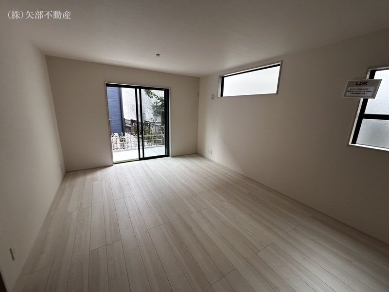 ���r���O