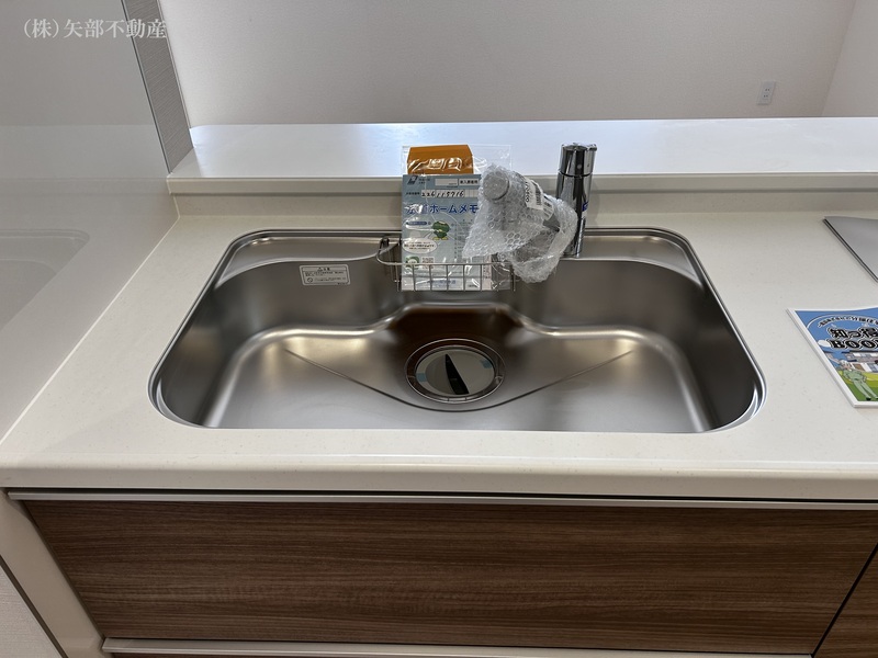 �V���N