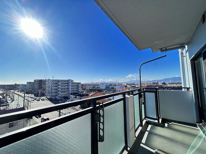 �o���R�j�[����̒��]