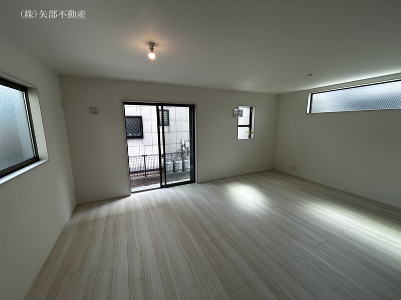 ���r���O