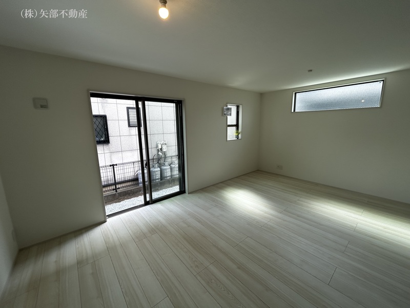 ���r���O