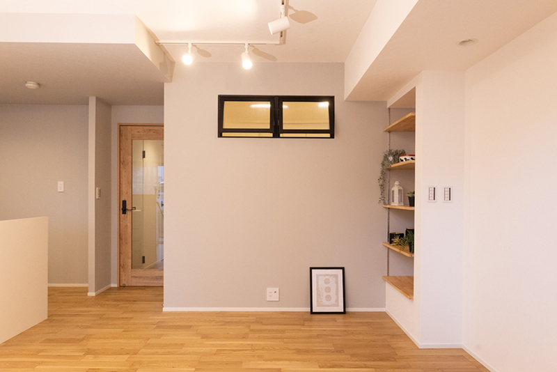 ���r���O