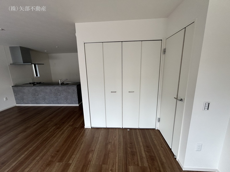 ���r���O���[