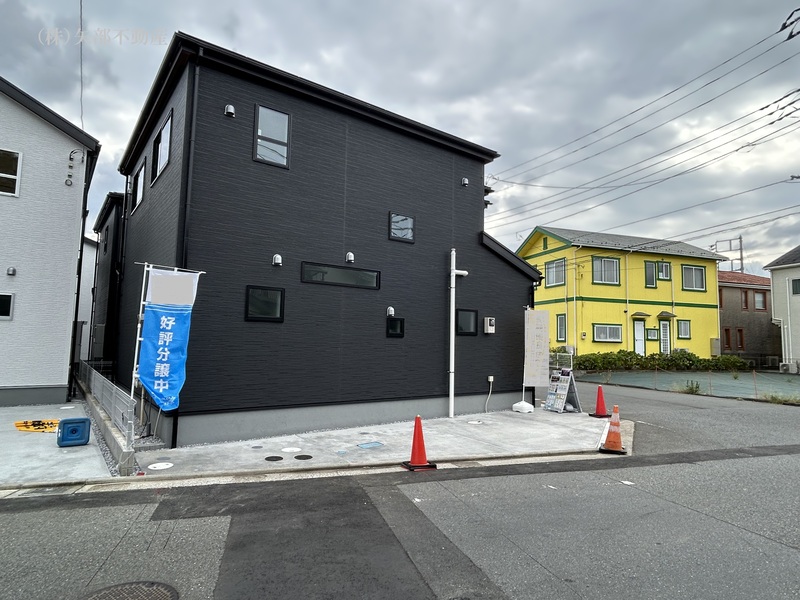 �O��