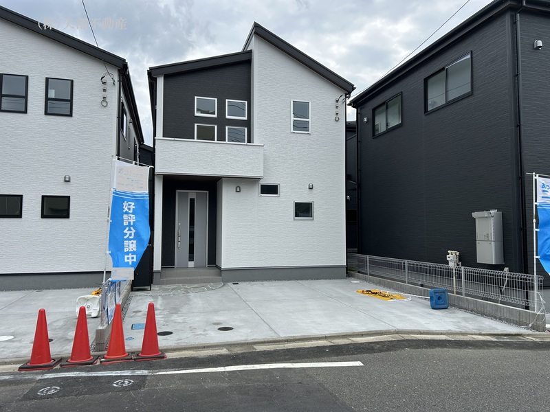 �O��