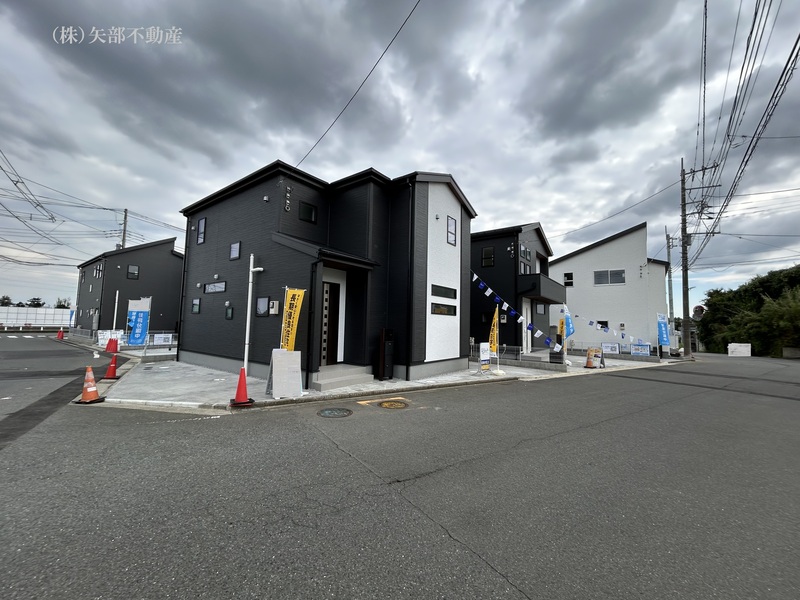 �O��