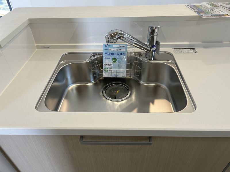 �V���N